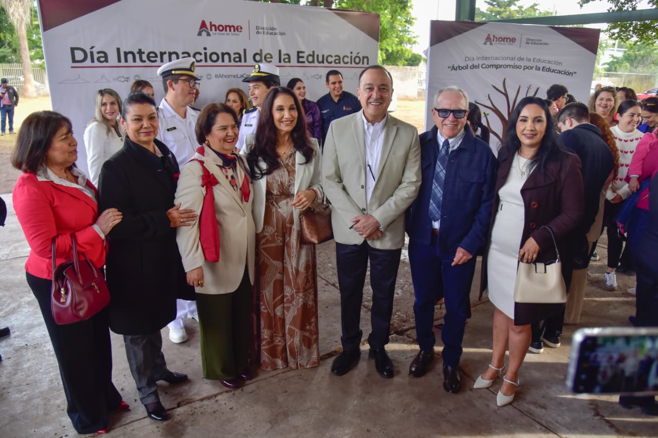 AHOME EDUCACION 27 ENERO Alumnas y alumnos encabezaron un acto cívico, donde autoridades educativas y municipales destacaron la educación como eje del desarrollo y refrendaron compromisos con los planteles de nivel básico.