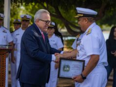 Asiste gobernador a relevo de mando en la Cuarta Región Naval en Mazatlán Rubén Rocha Moya acudió como invitado de honor a la ceremonia donde el Vicealmirante Edy Alberto Meléndez Cedillo asumió el mando accidental, reconociendo la labor y coordinación institucional del Vicealmirante José Daniel Reséndiz Sandoval en favor de la seguridad de Sinaloa.