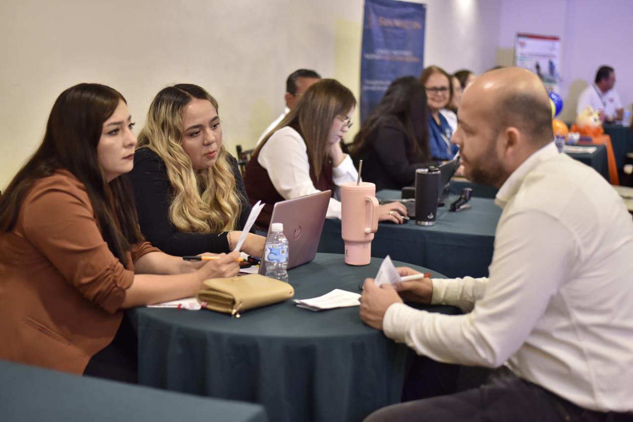 AHOME FERIA EMPLEO 18 FEBRERO Los puestos disponibles incluyen áreas operativas y gerenciales con salarios que alcanzan los 30 mil pesos mensuales.
