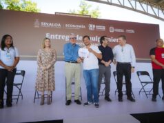 Programa “Nuestro Tianguis” beneficia a 1,200 comerciantes en 11 municipios de Sinaloa La Secretaría de Economía concluyó la segunda etapa de esta iniciativa estatal, entregando 3,600 equipos de trabajo que incluyen carpas, tablones y sillas plegables.