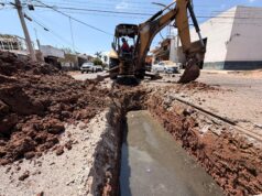 JAPAMA repara socavón y colector en Belisario Domínguez Tras detectar daños estructurales más graves de lo previsto durante una excavación, la JAPAMA procedió al cierre total del tramo entre Carranza y Serdán para rehabilitar el colector sanitario.