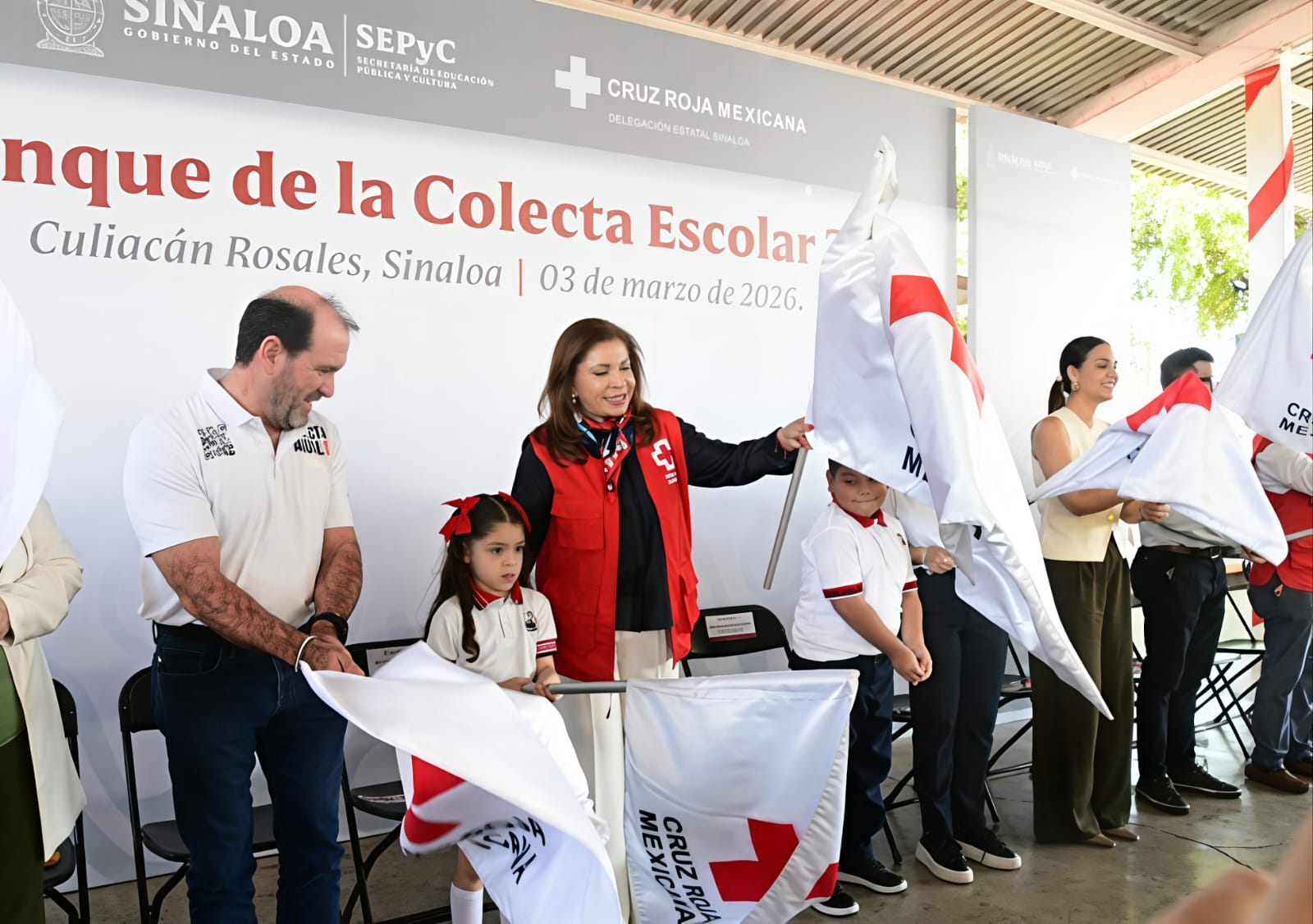 CULIACAN COLECTA CRUZ ROJA 04 MARZO Bajo el lema “Esto que ves, lo hacemos juntos”, la SEPyC y la Cruz Roja Mexicana arrancaron la recaudación anual en las aulas sinaloenses para fortalecer el servicio de ambulancias y rescate.