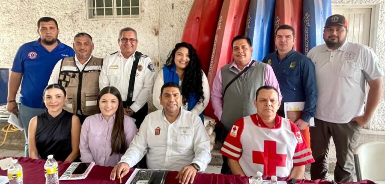 Bajo la encomienda del alcalde el operativo desplegará módulos de auxilio y patrullajes en los puntos de mayor afluencia en la capital y sus sindicaturas. 🌊🏖️🚒🚑🛡️✅ El titular de Protección Civil de Culiacán, Jesús Bill Mendoza Ontiveros, encabezó una reunión de trabajo con representantes de diferentes áreas del Ayuntamiento, cuerpos de emergencia y grupos voluntarios de Protección Civil, para coordinar las acciones preventivas que formarán parte del operativo que se implementará durante el periodo vacacional de Semana Santa 2026, en los 31 centros recreativos del municipio de Culiacán que serán resguardados.