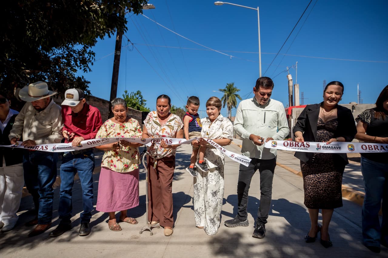 GUASAVE PAVIMENTACION 20 MARZO La alcaldesa de Guasave inauguró oficialmente la pavimentación de la calle Independencia en la sindicatura de La Trinidad. Con una inversión de 3.1 millones de pesos provenientes del predial rústico.