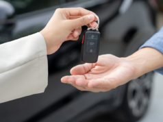 Empleado de agencia de autos chinos tima a compradores, PROFECO interviene y recupera más de 2 mdp Fueron seis las quejas que se realizaron contra la agencia de autos por fraude después de haber pagado y no recibir nada.