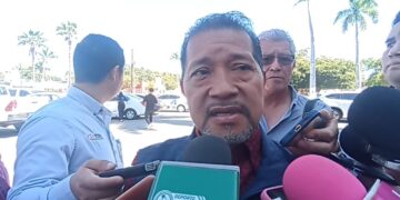 Protección Civil de Ahome informó también que el incidente dejó solo daños materiales gracias al auxilio oportuno de otra embarcación.