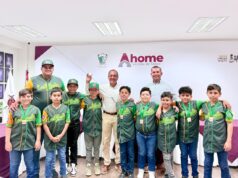 Alcalde de Ahome recibe a campeones nacionales de béisbol infantil tras ganar su pase al mundial en EE. UU. Antonio Menéndez entregó material deportivo y apoyo económico al equipo para su participación en la Pony League de Luisiana.