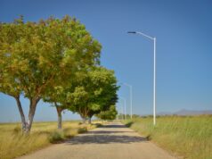 Alcalde de Ahome entrega obras de alumbrado y pavimentación en El Carrizo El gobierno municipal invirtió más de 4 mdp en infraestructura para cinco comunidades, con luminarias LED y accesos con concreto hidráulico, rehabilitación de espacios deportivos y la renovación de redes de agua potable.
