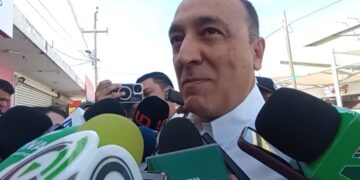 El alcalde de Ahome subrayó que, aunque respeta los derechos políticos de otros actores, su compromiso actual es responder "día, tarde y noche" a las necesidades de la ciudadanía.