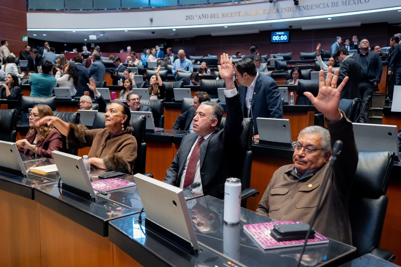 CDMX POLITICA 09 ABRIL El Pleno del Senado aprobó reformas a las leyes de Administración Pública, Comercio Exterior y del Trabajo para condicionar la exportación de productos agrícolas al cumplimiento de derechos laborales y la protección ambiental.