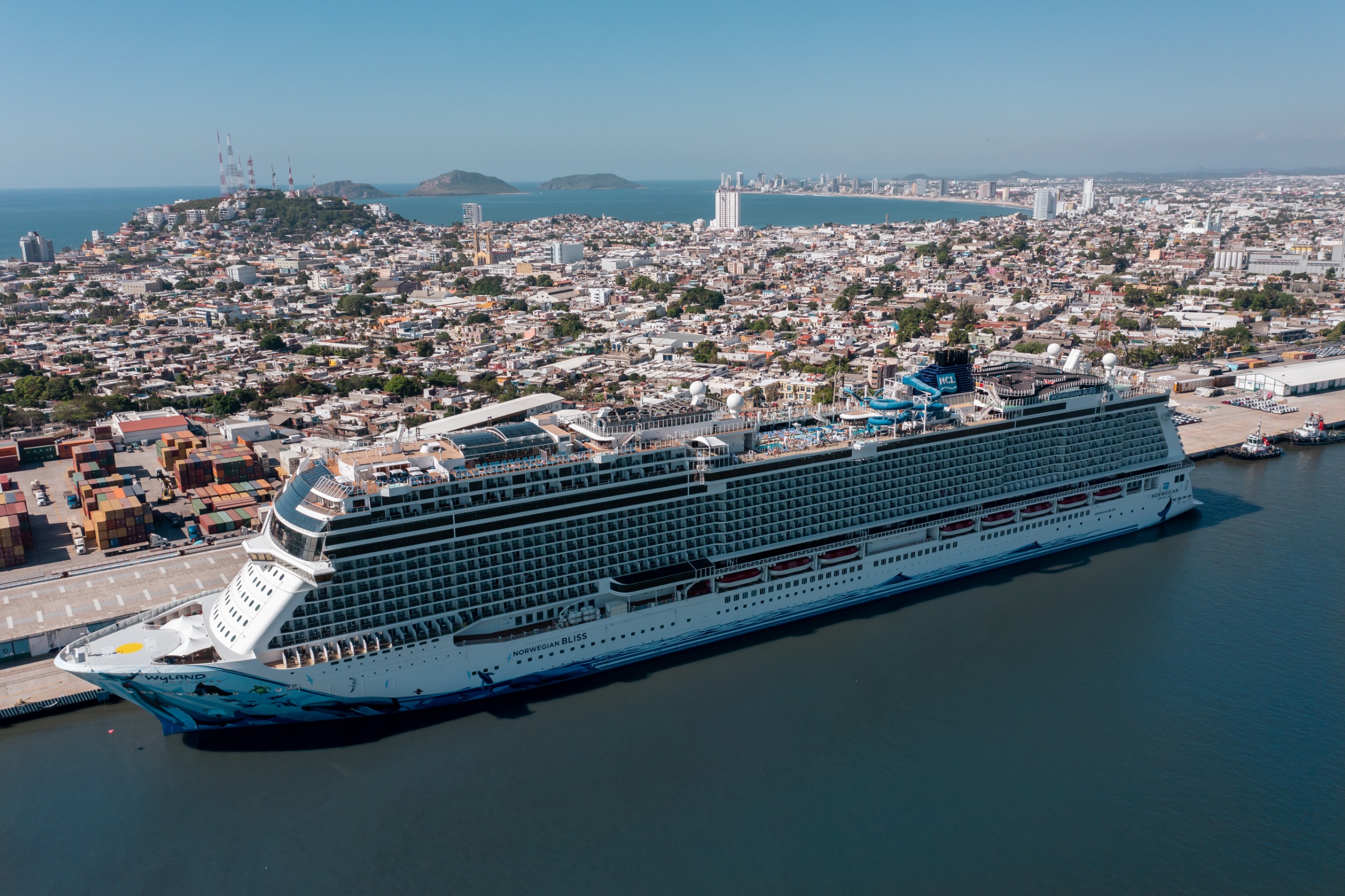 MAZATLÁN TURISMO 16 ABRIL Este flujo turístico beneficia directamente al sector comercial y restaurantero, reafirmando la competitividad y hospitalidad de Mazatlán a nivel mundial.