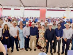 Entrega Rocha apoyos a sector ganadero de Sinaloa