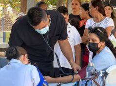 Brigadas médicas llegan a zonas rurales de Ahome Autoridades de salud y la Marina llevan consultas gratuitas, vacunas y servicios veterinarios a comunidades de difícil acceso, activando además una campaña de hidratación en Los Mochis ante las altas temperaturas.