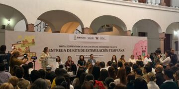 La gobernadora Yeraldine Bonilla encabezó el evento donde se otorgaron los kits "Juega y aprende" y "Desarrollo de habilidades", herramientas clave que permitirán a padres y cuidadores brindar un acompañamiento integral en las etapas formativas más críticas de la niñez.