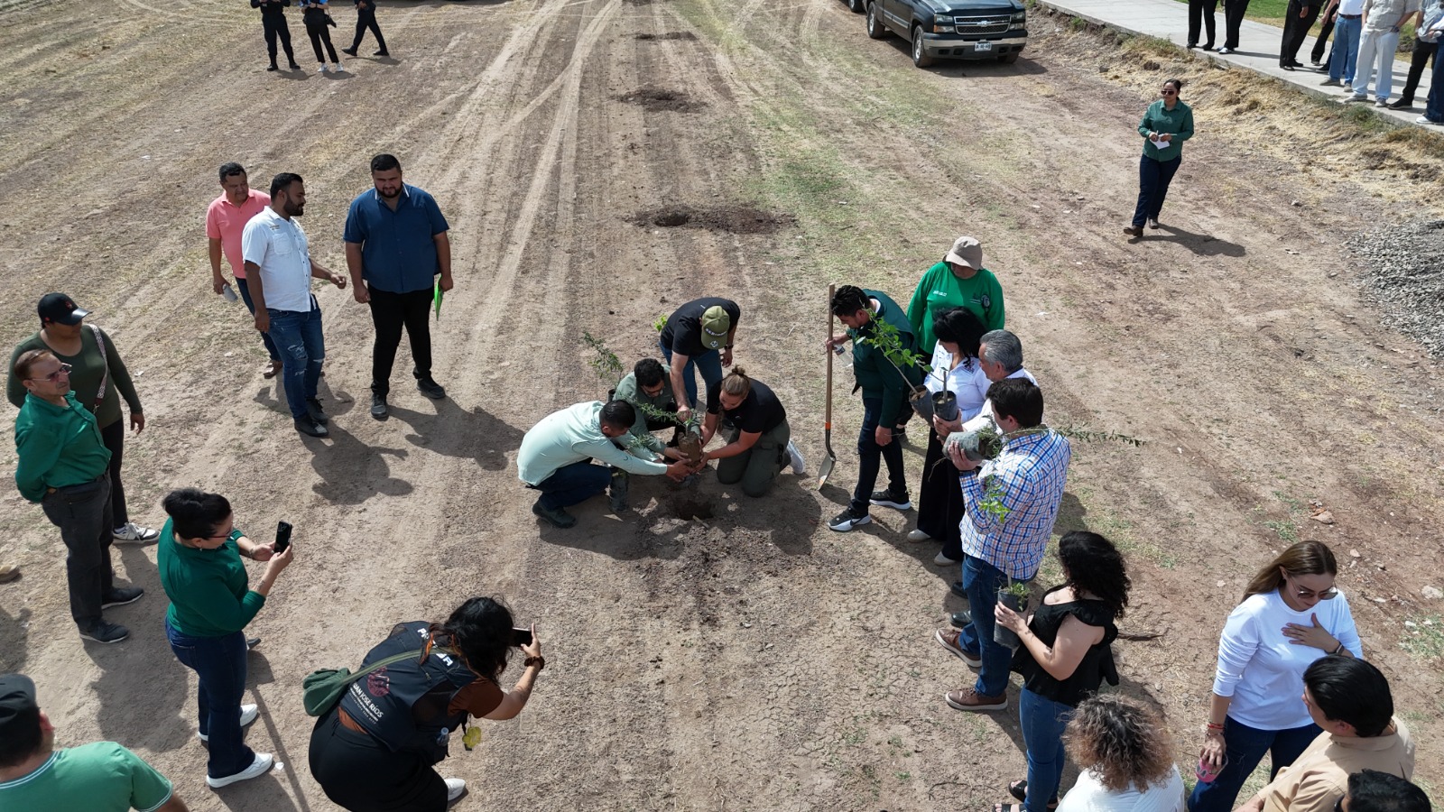 JJR ARBOLES 29 MAYO Con la plantación de 200 árboles, la iniciativa espera mitigar las altas temperaturas, mejorar la calidad del aire y fomentar la conciencia ambiental.