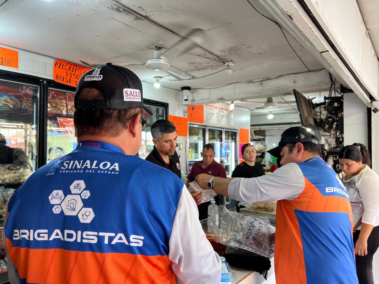 SINALOA COEPRISS 12 MAYO La COEPRISS puso en marcha un intenso operativo de vigilancia y fomento sanitario en mercados y rastros para asegurar la higiene en el manejo de alimentos en todo el estado.