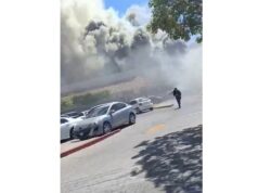 Reportan 1 persona fallecida, podría haber más, tras enorme incendio en plaza en Los Mochis