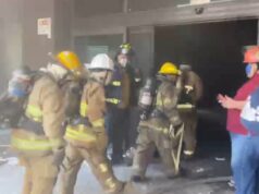 Llega ayuda de otros municipios para atacar incendio en plaza en Los Mochis. Empresas se solidarizan