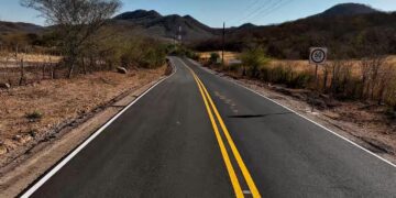 Entre las obras destacan la pavimentación en la sierra de Mocorito y la creación de un Centro de Desarrollo Comunitario en Mazatlán, fortaleciendo la conectividad y el bienestar social en toda la entidad.