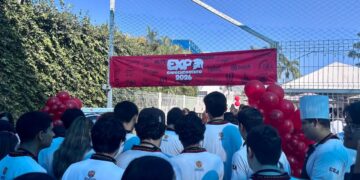 Estudiantes del nivel preparatoria del Colegio Enrique Arreguín presentaron sus proyectos de emprendimiento este viernes.
