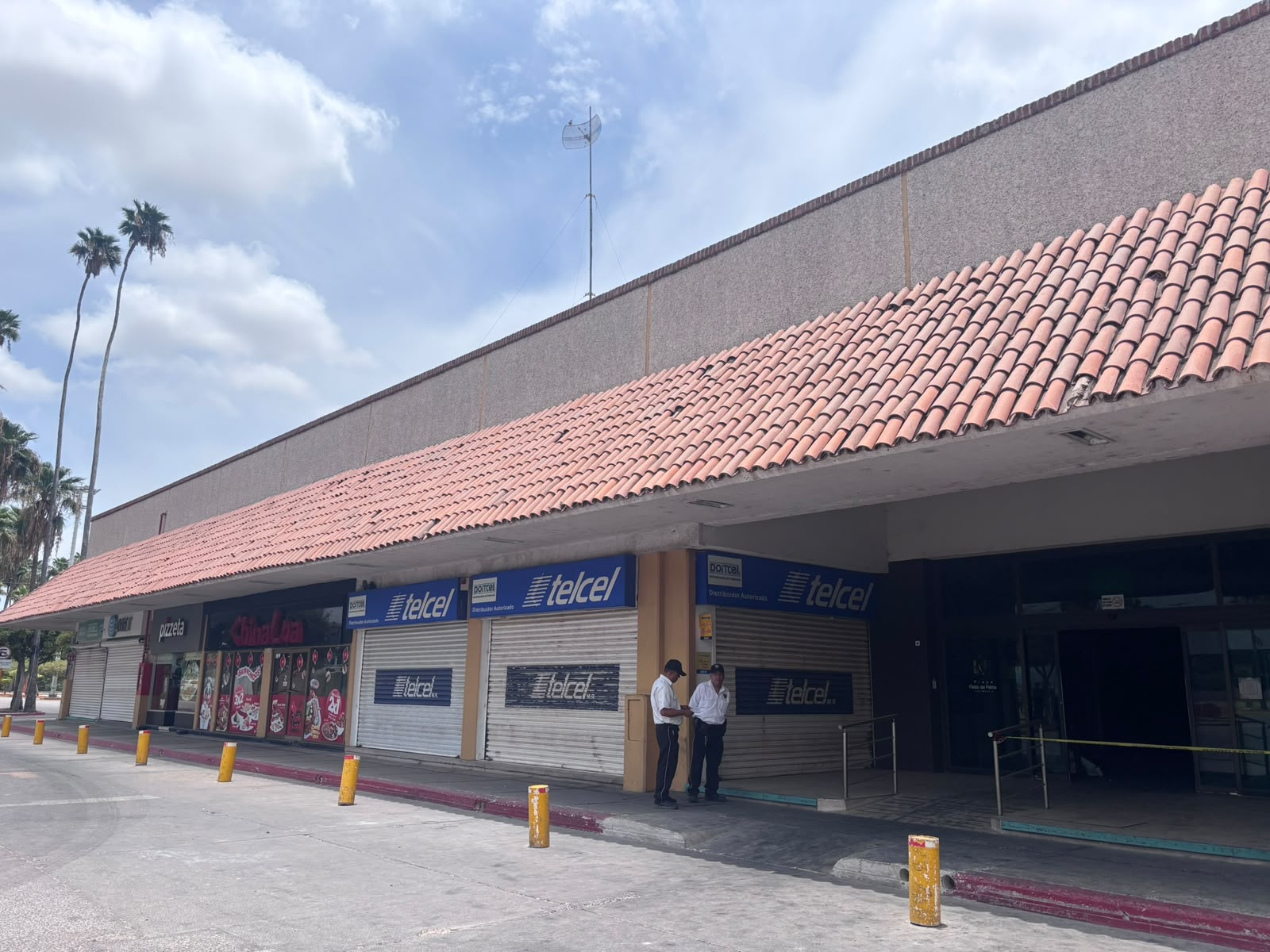 AHOME VICEFISCALIA 15 JUNIO En coordinación con las autoridades sanitarias de la COEPRISS, se mantienen reuniones con los comerciantes del centro comercial para desahogar dudas sobre los plazos del proceso y cumplir con los acuerdos establecidos.