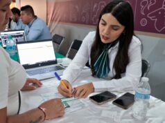 CFE atiende a usuarios por altos cobros de energía eléctrica en Culiacán Personal técnico de la CFE sostuvo una mesa de trabajo en Palacio de Gobierno con cerca de 80 ciudadanos para revisar los consumos facturados y explicar detalladamente los kilowatts-hora registrados en las lecturas.