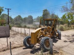 Supervisa alcalde Gildardo Leyva rehabilitación de vialidades rurales en El Fuerte Las labores consisten en el rastreo y nivelación de tramos desgastados con el fin de optimizar la conectividad rural y garantizar un tránsito vehicular y peatonal más seguro para estudiantes, trabajadores y productores de la región.