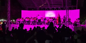 La Orquesta Sinfónica y Coro Infantil y Juvenil celebró la clausura de su ciclo escolar con una presentación musical las familias reunidas en la Plazuela Municipal.