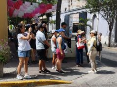 Deja el crucero “Navigator Of The Seas” derrama de 6 mdp en su visita a Mazatlán El puerto recibió este lunes a 3,908 pasajeros y 1,270 tripulantes a bordo del navío procedente de Los Cabos, generando una importante reactivación económica en los sectores de comercio, transporte y restaurantes.