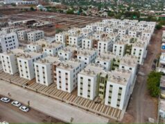Así lucen las Viviendas del Bienestar en Mazatlán Para el desarrollo de mil 480 viviendas de interés social, se contempla un proyecto de sustitución de 350 metros lineales de drenaje, la construcción de siete pozos de visita y la reposición de pavimento en la zona afectada.